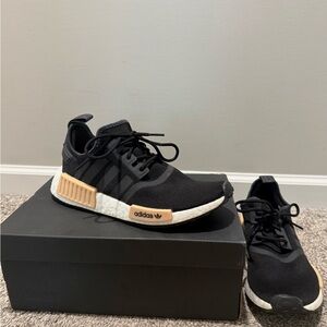Adidas NMD_R1 | Black/Tan